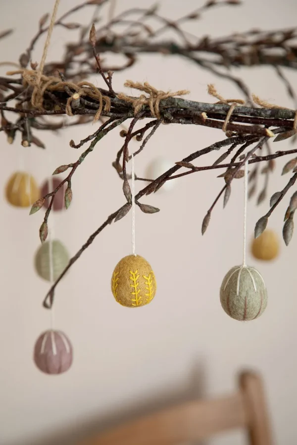 En Gry & Sif - three handmade felt embroidered eggs