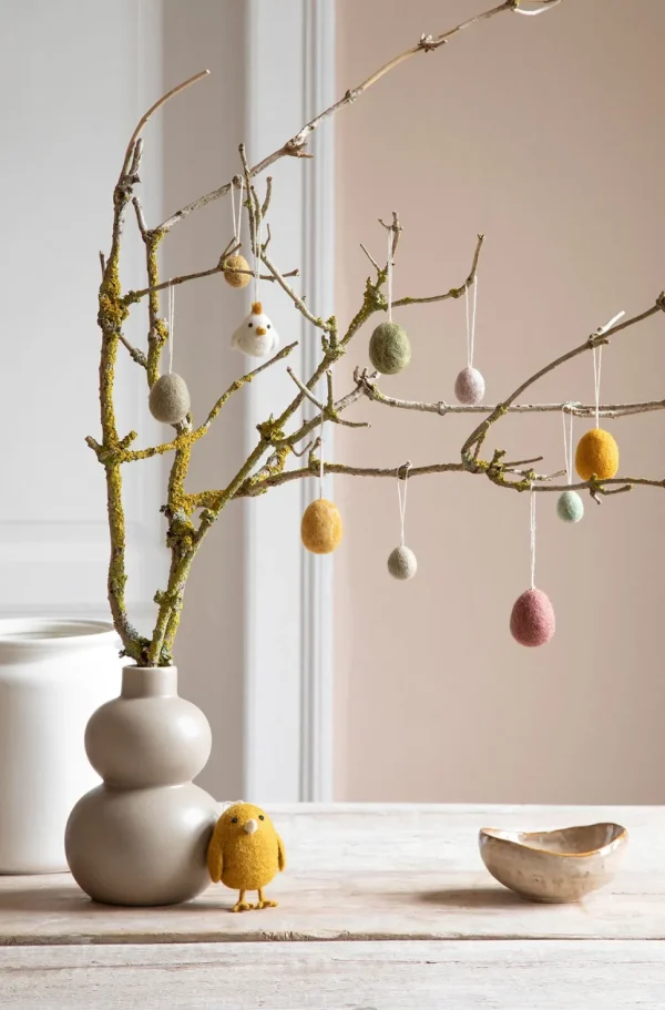 En Gry & Sif - three handmade felt embroidered eggs