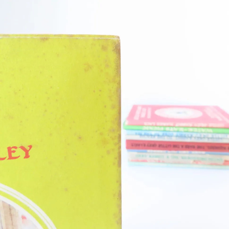 vintage_book__hare_goes_s_5.webp VINTAGE book - Hare Goes Shopping (1969)