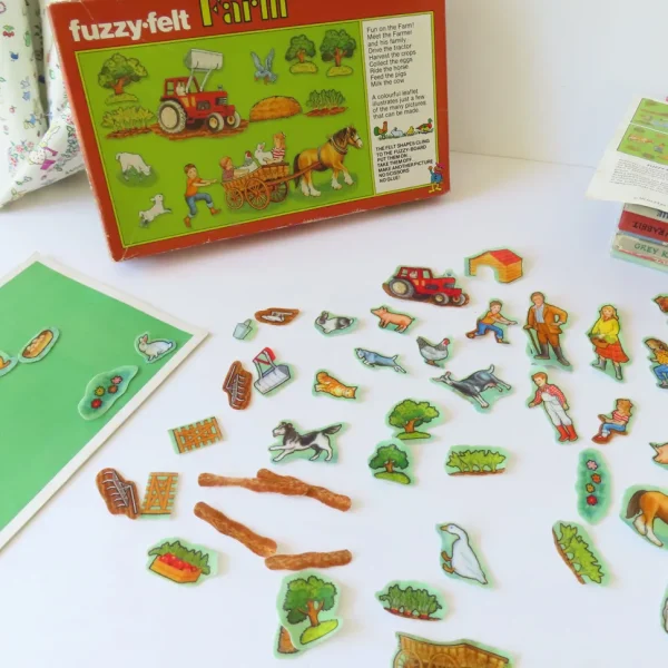 VINTAGE Fuzzy-Felt play set - Farm