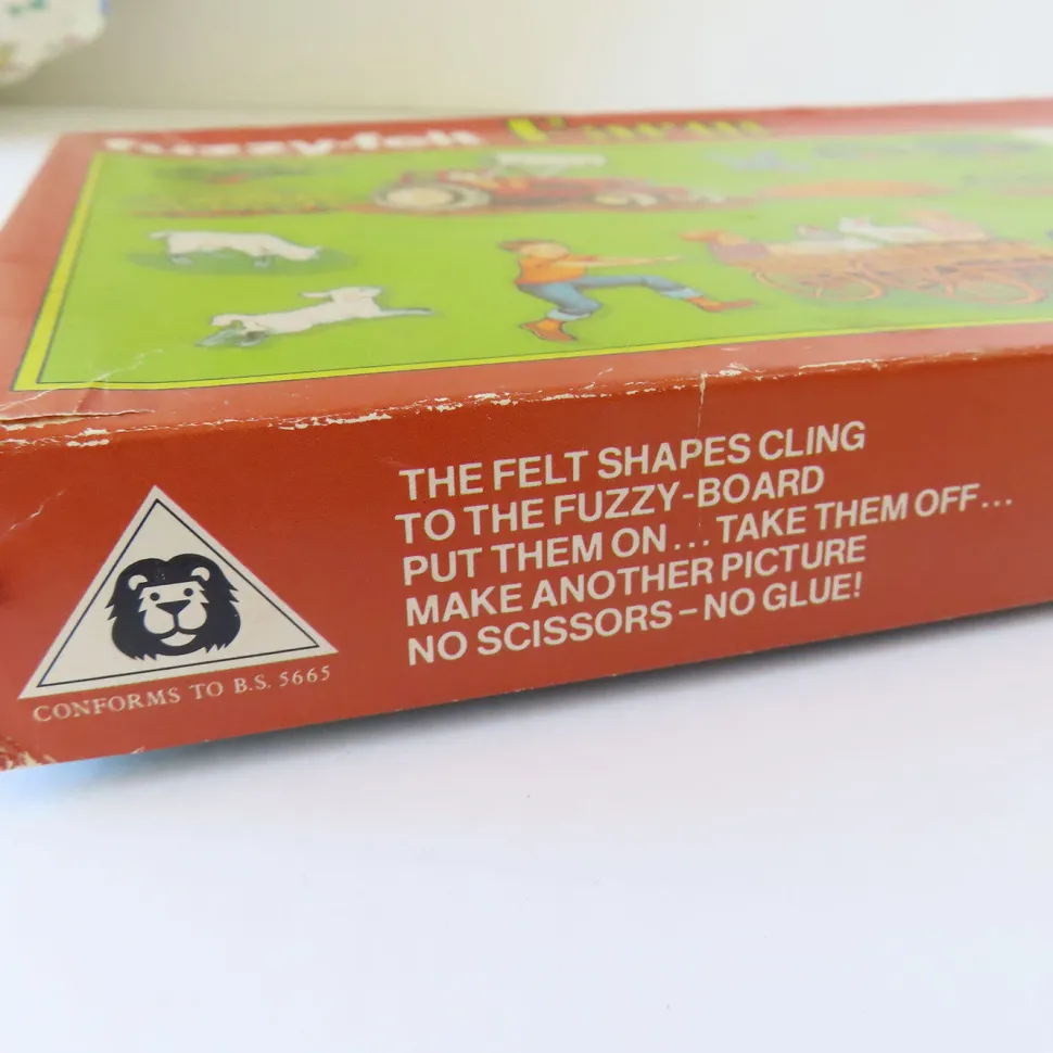 vintage_fuzzyfelt_play_se_6.webp VINTAGE Fuzzy-Felt play set - Farm