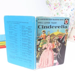 VINTAGE Ladybird book - Cinderella (mid 1970s)