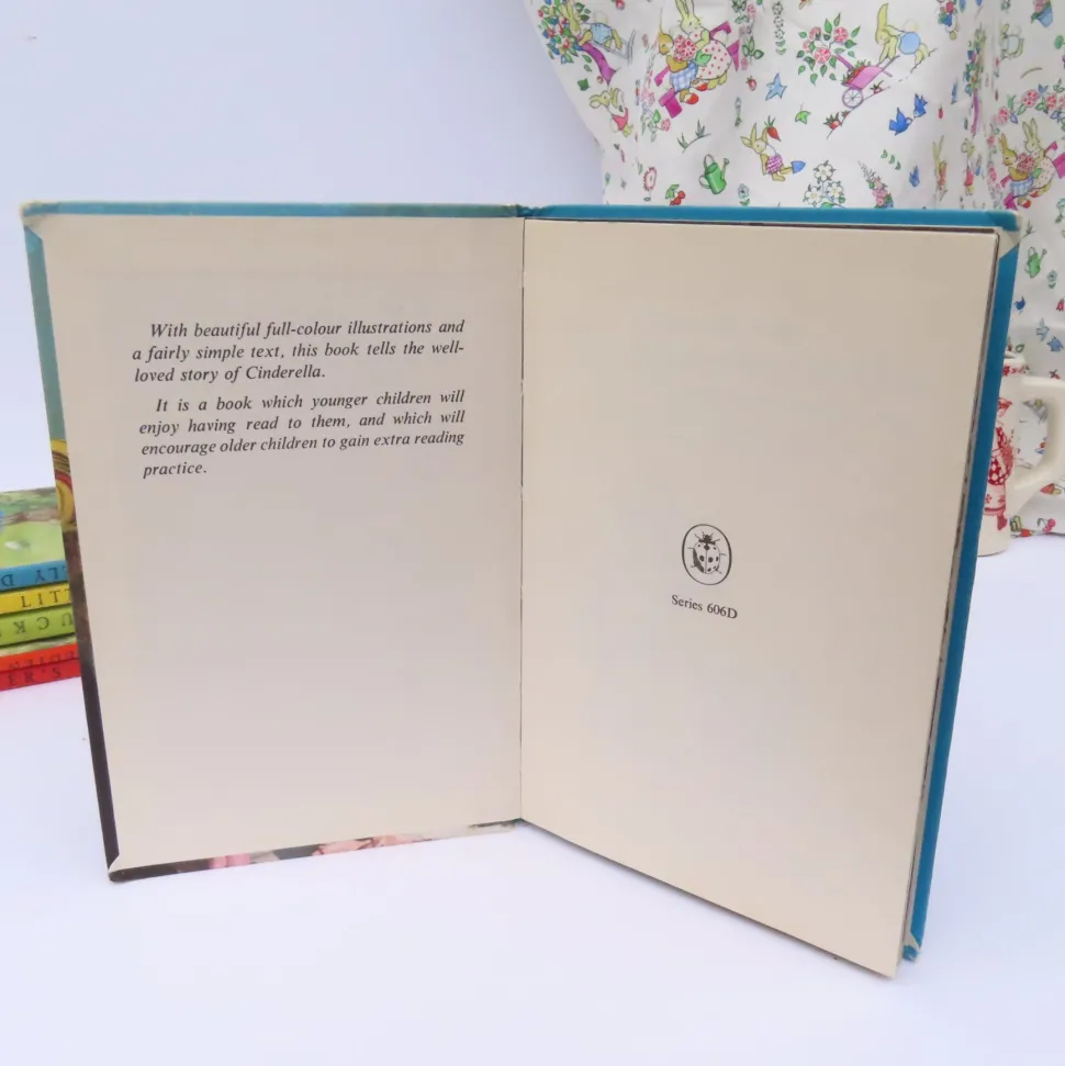 vintage_ladybird_book___c_2.webp VINTAGE Ladybird book - Cinderella (mid 1970s)