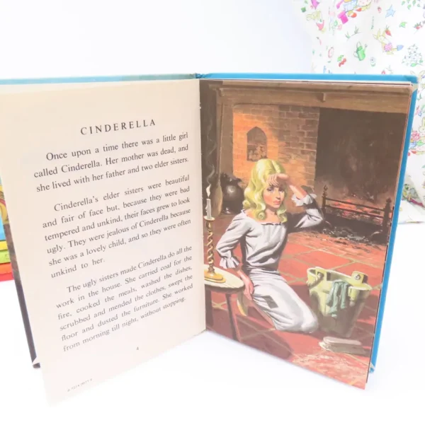 VINTAGE Ladybird book - Cinderella (mid 1970s)