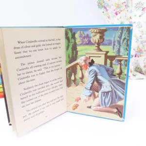 VINTAGE Ladybird book - Cinderella (mid 1970s)