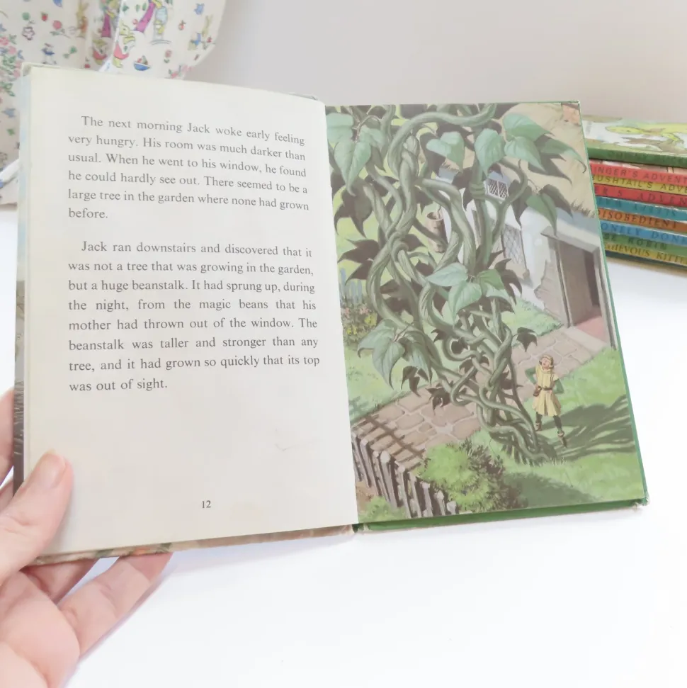 vintage_ladybird_book___j_7.webp VINTAGE Ladybird book - Jack and the Beanstalk (mid 1960s)