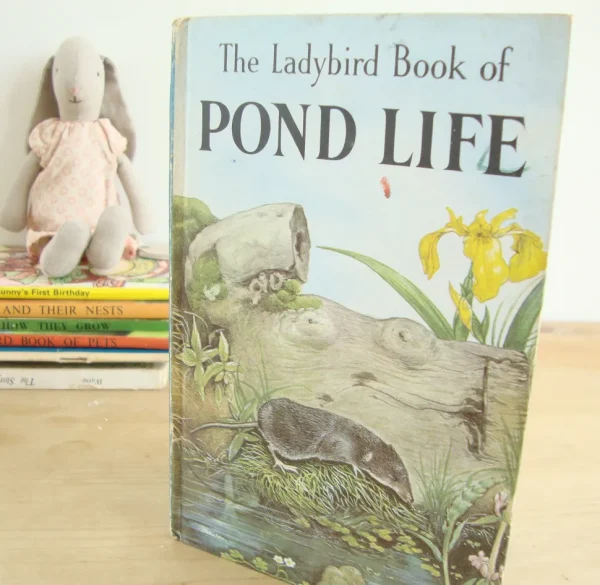 VINTAGE Ladybird book - Pond Life (1966)