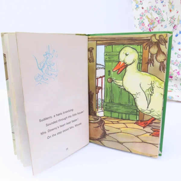 VINTAGE Ladybird book - Downy Duckling (1974)