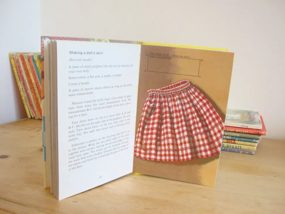 vintage_ladybird_book__le_2.webp VINTAGE Ladybird book - Learning to Sew (mid 1970s)