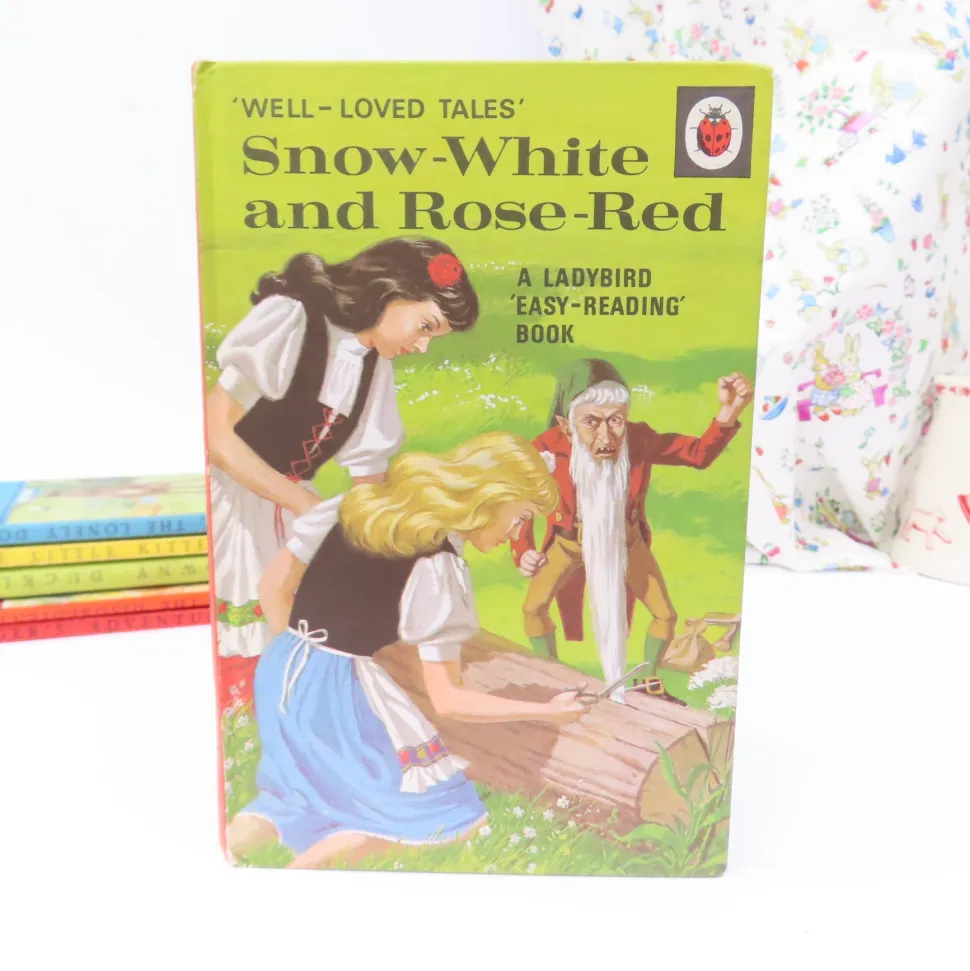 vintage_ladybird_book__sn_0.webp VINTAGE Ladybird book - Snow-White and Rose-Red (early 1970s)