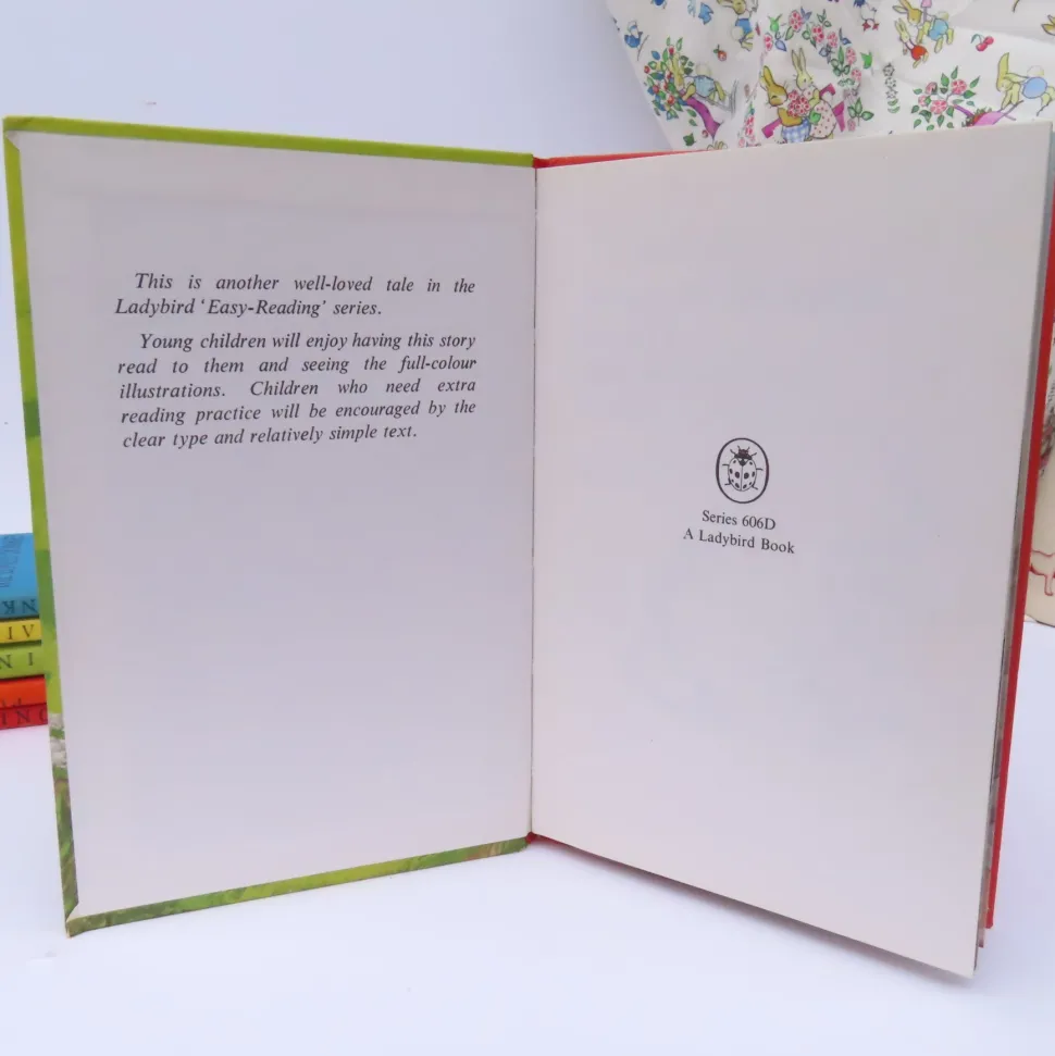 vintage_ladybird_book__sn_2.webp VINTAGE Ladybird book - Snow-White and Rose-Red (early 1970s)