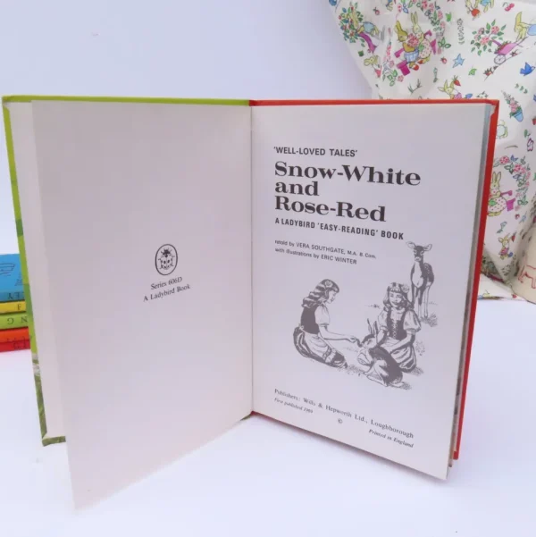 VINTAGE Ladybird book - Snow-White and Rose-Red (early 1970s)