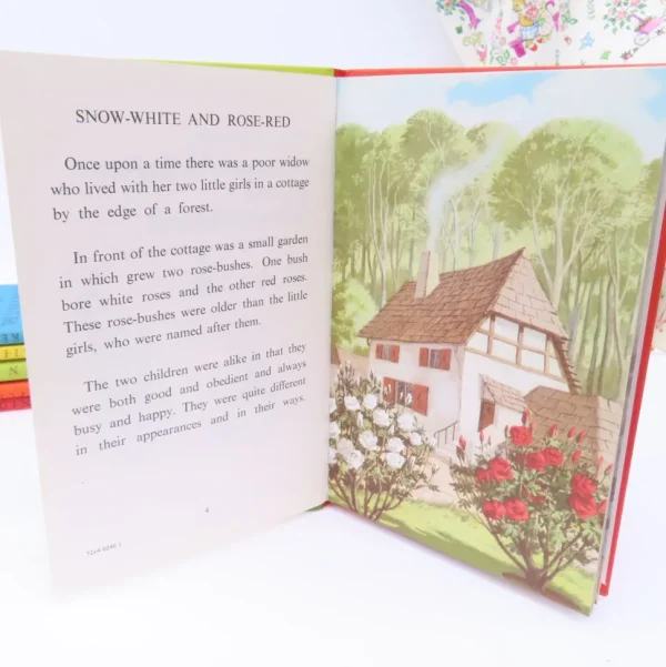 VINTAGE Ladybird book - Snow-White and Rose-Red (early 1970s)
