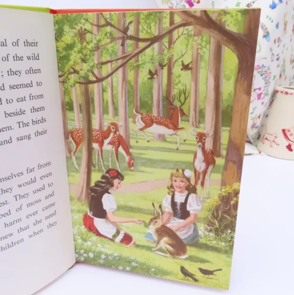 VINTAGE Ladybird book - Snow-White and Rose-Red (early 1970s)