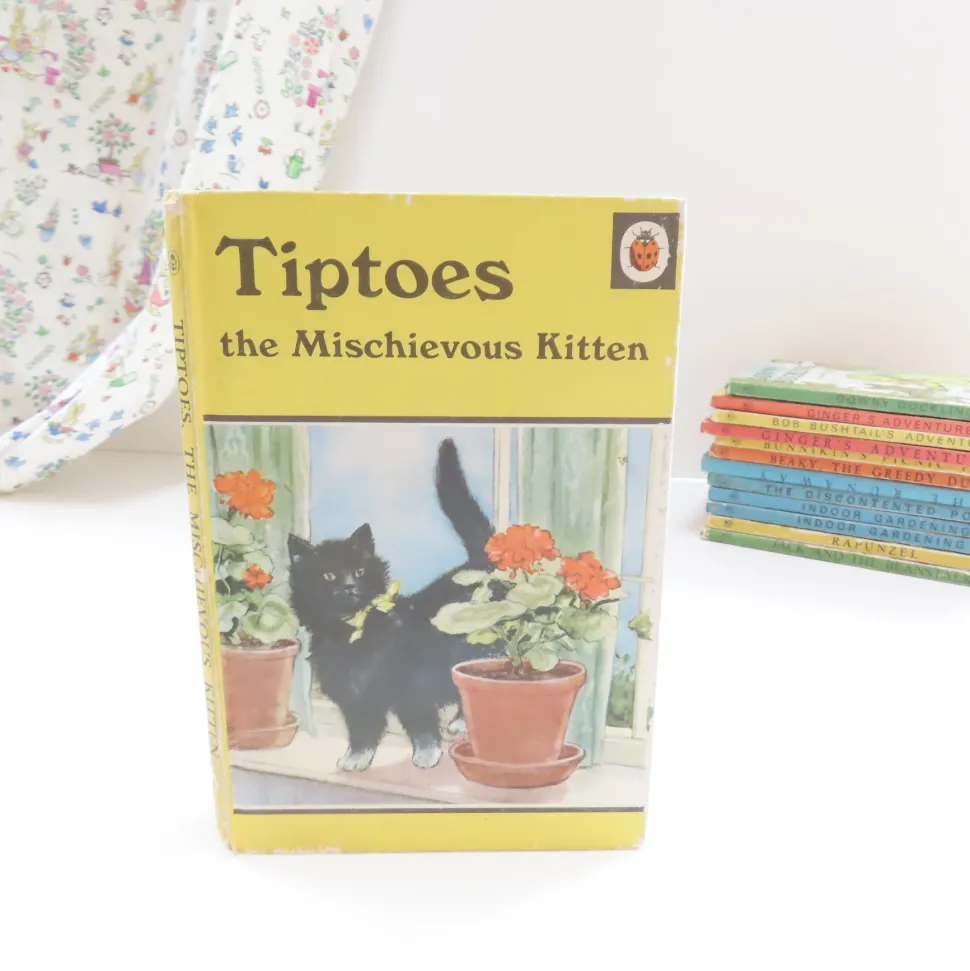 vintage_ladybird_book__ti_0.webp VINTAGE Ladybird book - Tiptoes the Mischievous Kitten (c.1971)