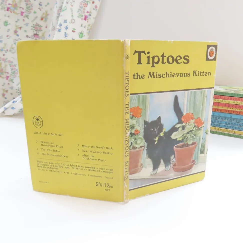 vintage_ladybird_book__ti_1.webp VINTAGE Ladybird book - Tiptoes the Mischievous Kitten (c.1971)