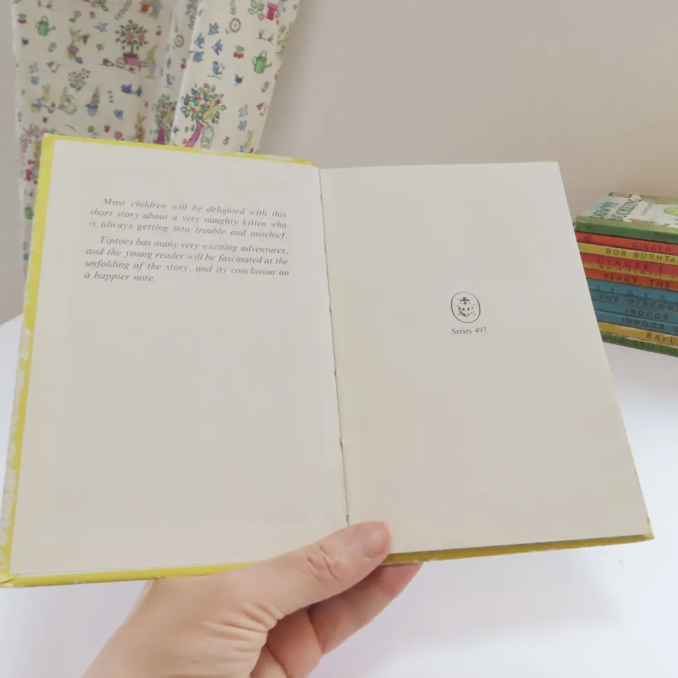vintage_ladybird_book__ti_2.webp VINTAGE Ladybird book - Tiptoes the Mischievous Kitten (c.1971)